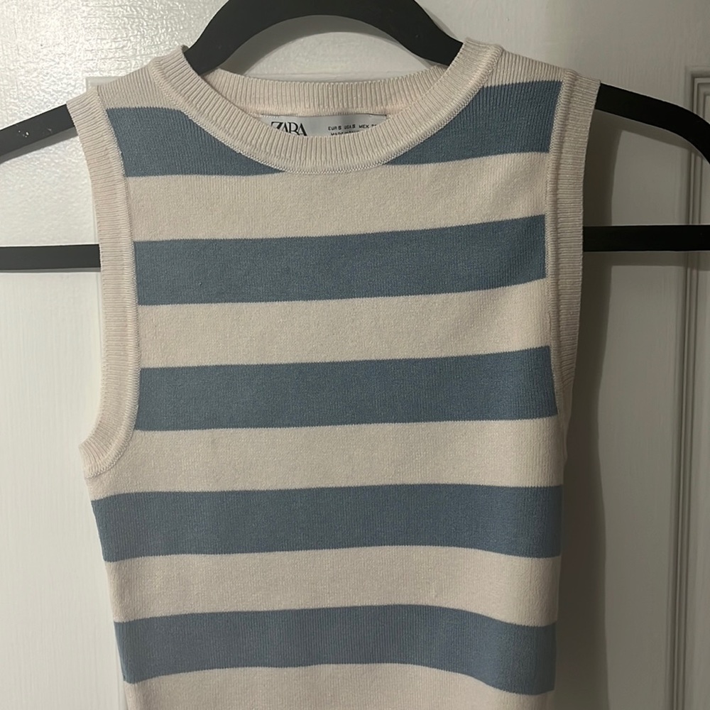 Cropped blue white tank summer